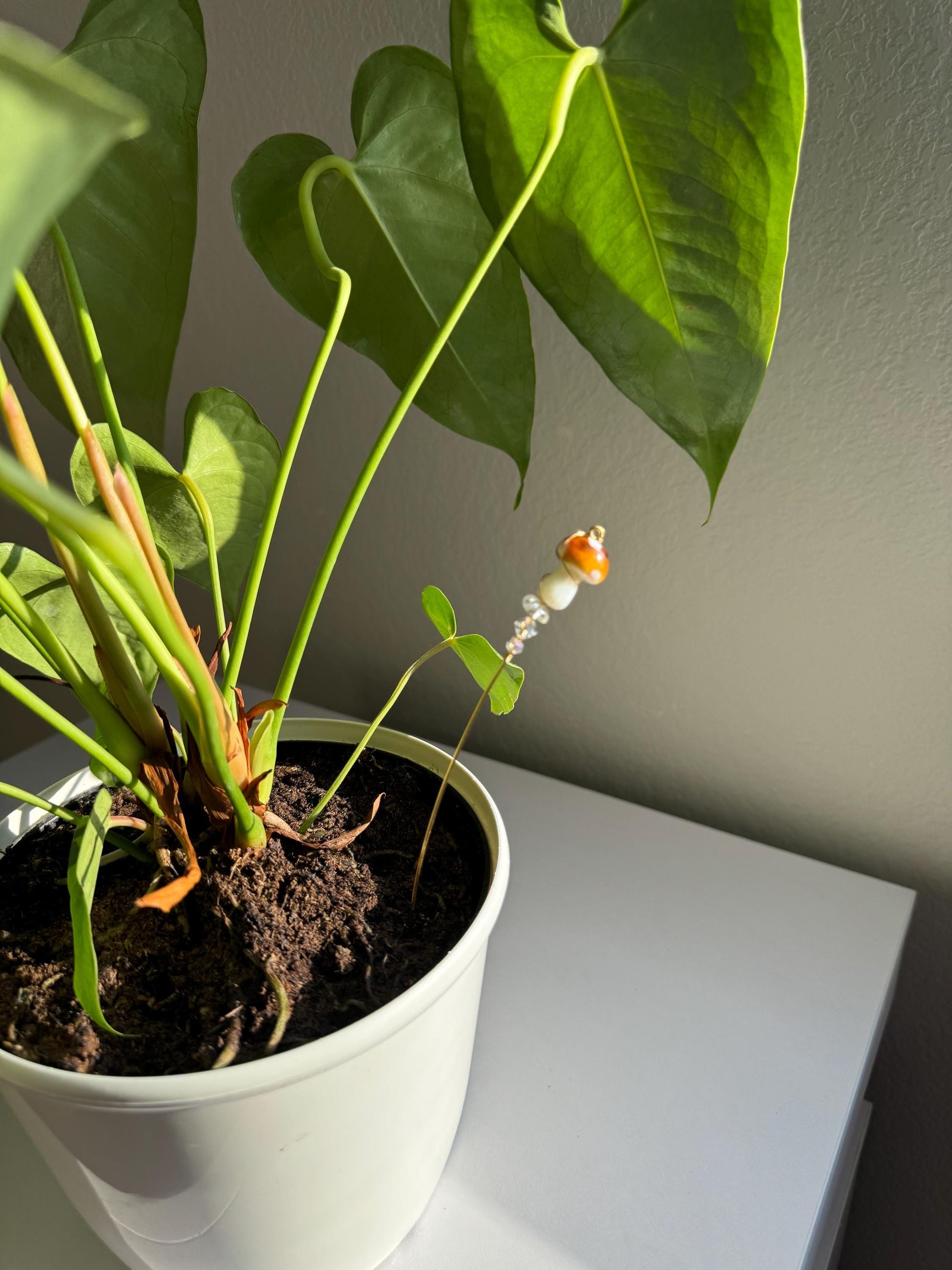Whimsical Glass Mushroom Plant Stake – Handmade Fairy Garden Accessory for Indoor Plants